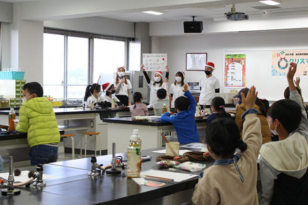 食物栄養学科公開講座「クリスマスリースづくり&食育講座」実施報告