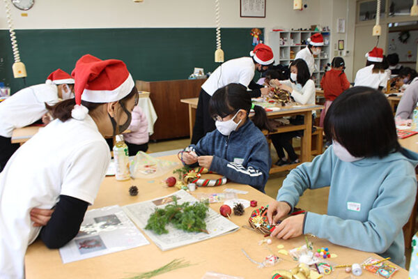 食物栄養学科公開講座「クリスマスリースづくり&食育講座」実施報告